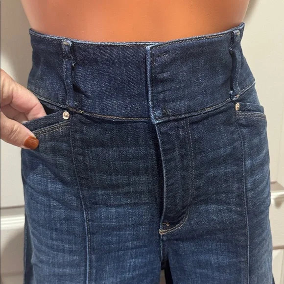 WHBM Extra High Rise Straight Pintuck Leg Medium Wash Jeans Size 8 $120 EUC KL - Picture 4 of 16